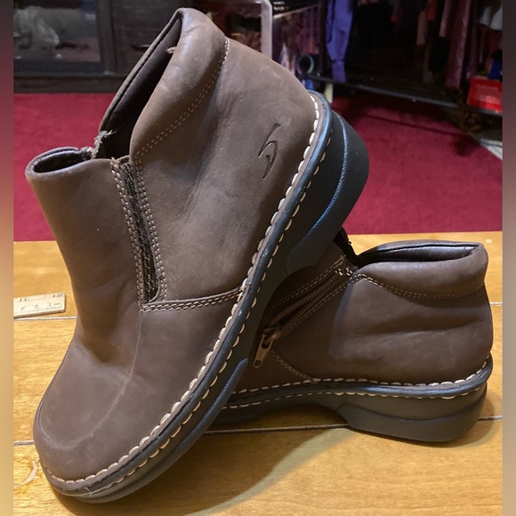 NWOT Ladies Size 5 1/2 DrScholl’s Cloud Brown Leather PullOn Boots With Zippers - Picture 4 of 16